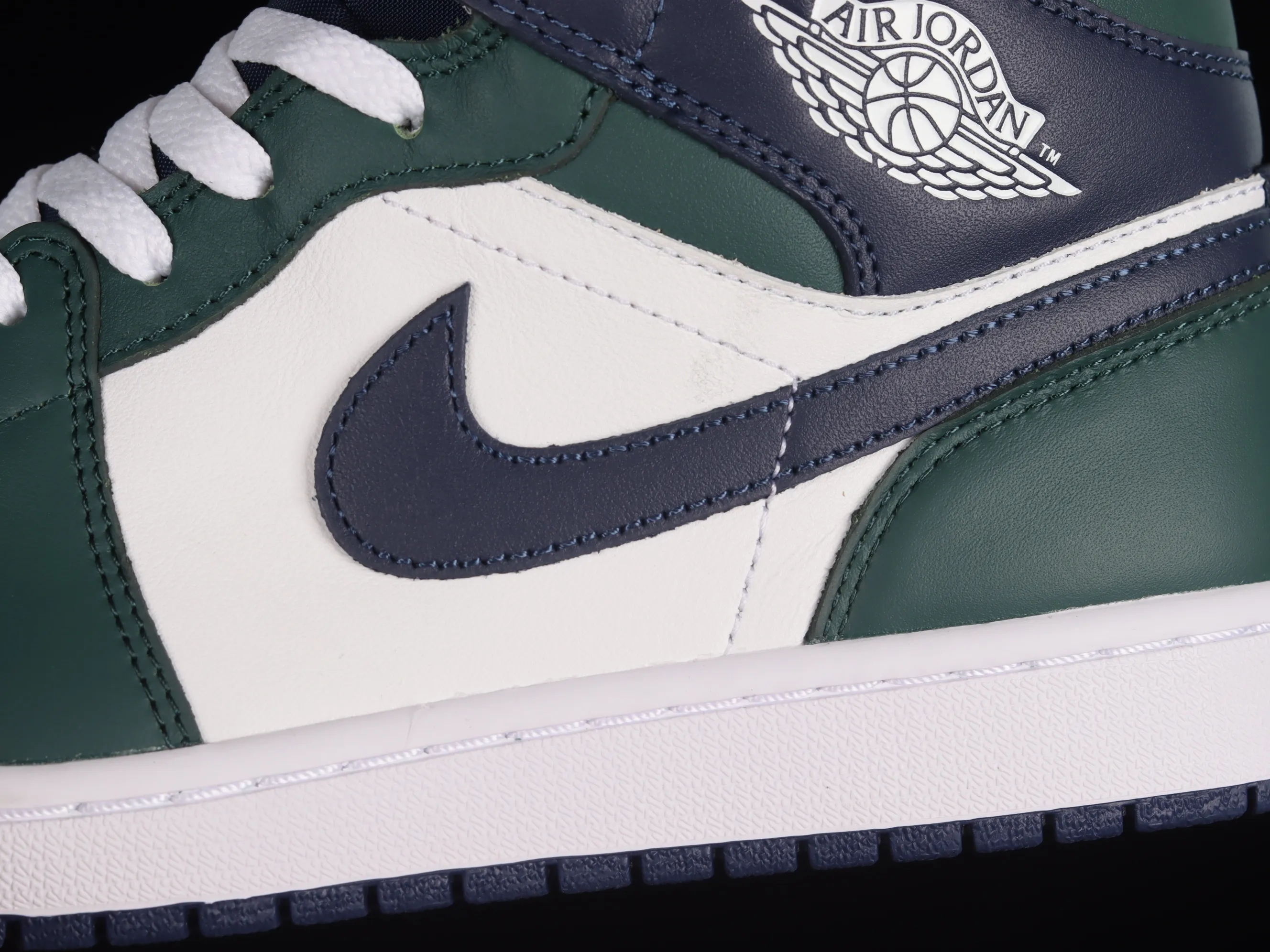 All categories Air Jordan Jordan series basketball shoes Air Jordan 1 Mid G version pure original Air Jordan 1 Mid AJ1 Joe 1 blue and green color matching Zhongbang basketball shoes DZ5326-300